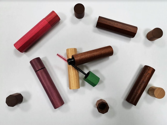 mPackting collaborated with Thierry de Baschmakoff for a luxury range made with wood and mBlack, a proprietary biodegradable material.