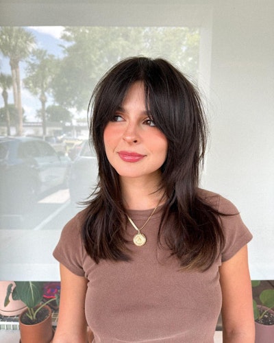 Curtain bangs by Ellie Stommel (@thebangsbabe)