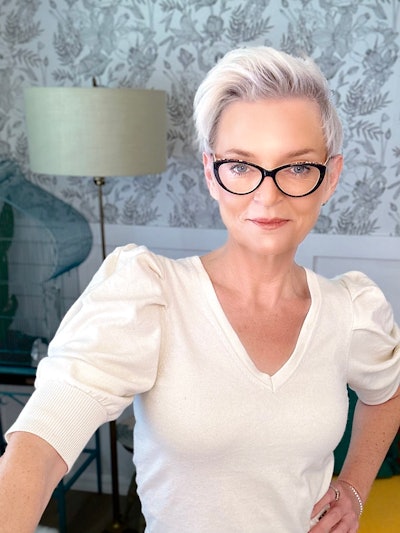 Danielle Frank is the host of What's In with Olaplex. Her vibrant curiosity and passion immerse listeners through fun conversations and interesting topics that impact how we care for ourselves.