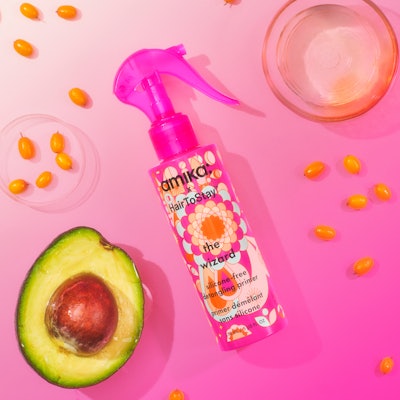 The Wizard Silicone-Free Detangling Primer is an all-in-one, lightweight hair priming spray that works to prep and prime hair for any style.