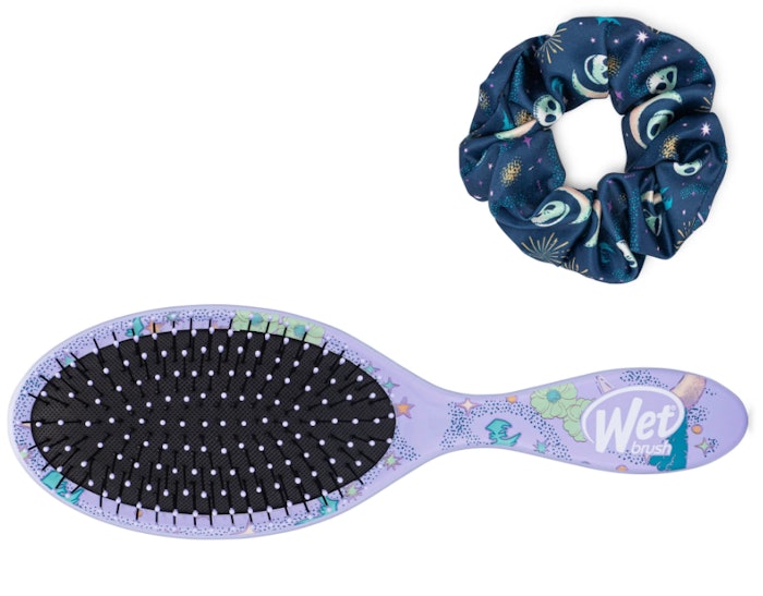 Just in time for Spooky Season, Wet Brush launches their cult-favorite Original Detangler in a NEW Nightmare Before Christmas Kit.