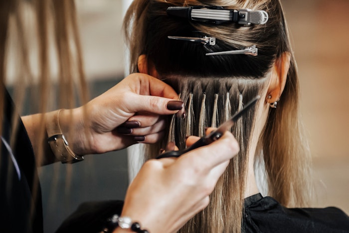The global hair extension market is experiencing a significant surge in popularity, driven by evolving beauty preferences and a demand for personalized hairstyling solutions.