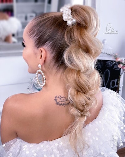 Textured Voluminous Ponytail by Lala Chihala