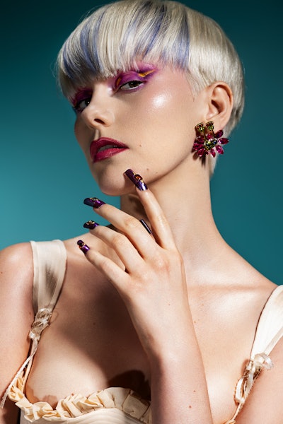 Why should America's Beauty Show be your must-attend event? It's an opportunity to be inspired by artistic ideas, to reinvigorate your craft with a fresh perspective and to rejuvenate. This event is celebrated as the favorite among licensed beauty professionals for over a century. It is an unparalleled blend of creative inspiration and professional development.