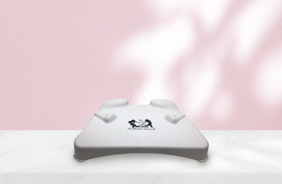 The Ergo Lift was conceived not just as a device to free the technician of client body weight but as an invaluable tool in guiding client hand placement, actively preventing the imposition of unwanted movement, and maintaining an efficient service time.