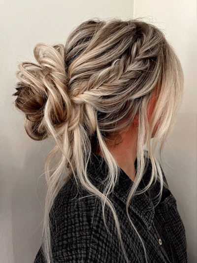 Midi Bun by Sara Lopez (@svglamour)