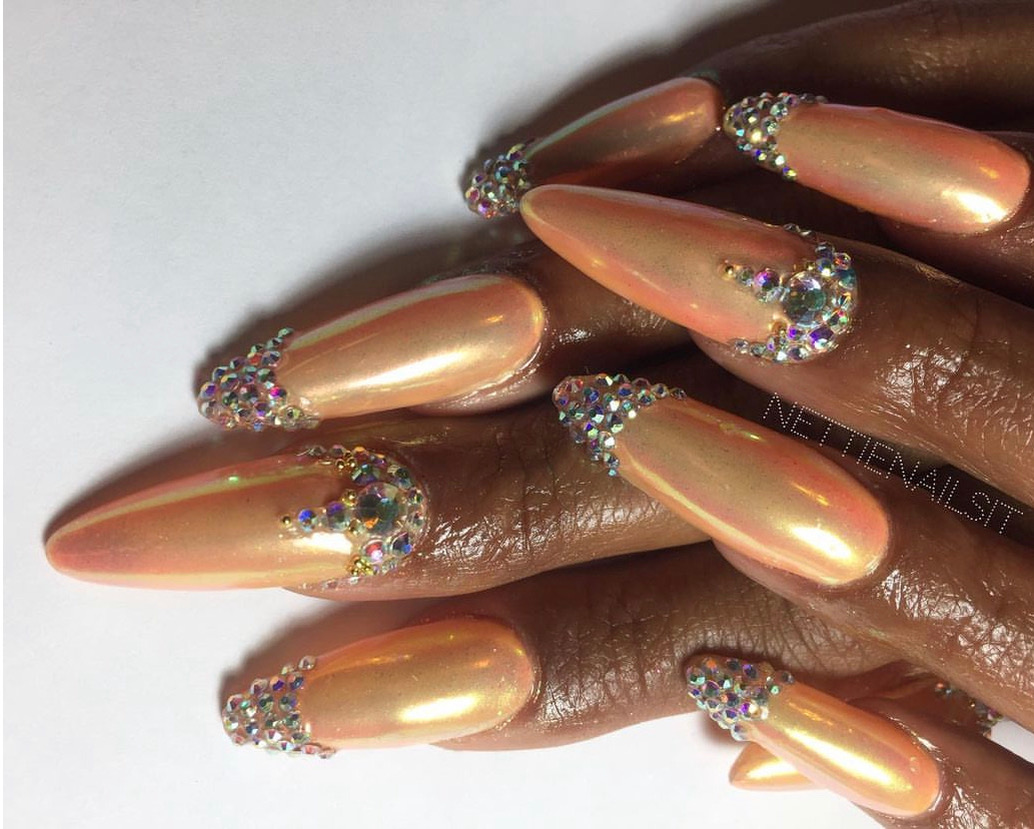 Prepare to be amazed by the beauty that pastel colors bring to our nails! Mixing these delicate hues is not just a process, but a truly fun and creative experience that will leave you in awe.