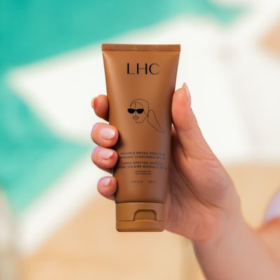 The weightless, non-greasy and vegan formula of LHC's new Invisible Broad Spectrum Mineral Sunscreen SPF 30 applies white and dries clear!