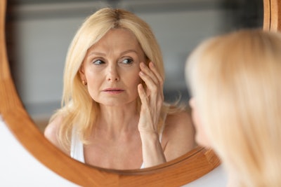 VividEye takes on these signs of premature aging by strengthening the vascular network via a reduction in blood vessel leakage and by boosting lymphatic vessel formation to enhance fluid drainage from the under-eye area.