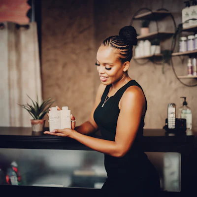 Jaytaun Rebber holding OLAPLEX's Shampoo and Conditioner