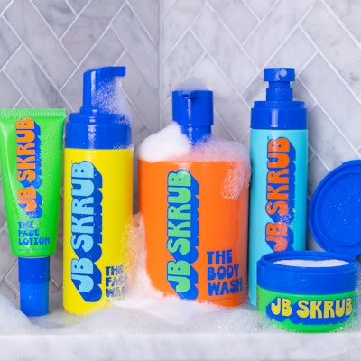 JB Skrub is a line of pH-balanced skin, body and hair care products designed for tween boys from former Conde Nast executive (and parent) Jill Biren and actress, producer and director (and parent) Julie Bowen.