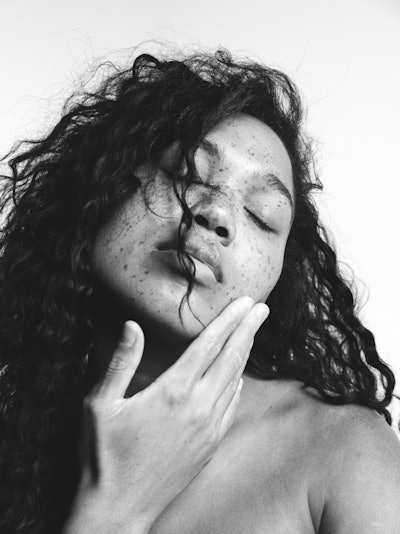 Activated Silk KDF-β: A biotech innovation boosting skin regeneration, hydration, and barrier strength while addressing modern environmental stressors like UV damage and oxidative stress.