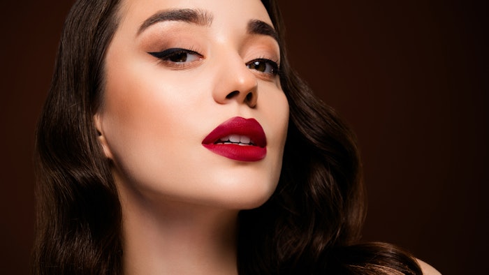 Salvona Color Innovations Brunette Makeup Plump Lips