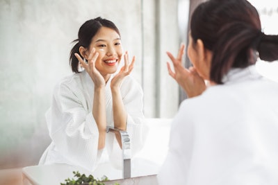 Dubbed a glutathione booster, iVC 3LGA reportedly improves intracellular glutathione levels by 53%, offering advanced antioxidant and skin brightening benefits.