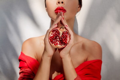 By activating the skin's cellular communication pathways and promoting epigenetic regulation, Aethelis Granata promises to transform anti-aging skin care formulations.