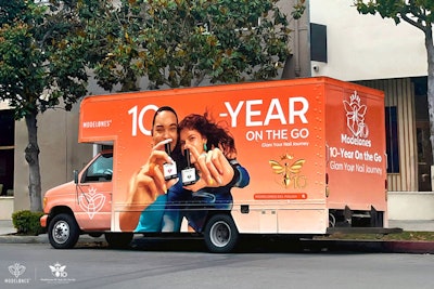 Modelones 10-Year On The Go bus