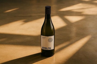 Estal’s Sommelier Svelte is a premium burgundy-style wine bottle that weighs 500 g (compared to traditional burgundy wine bottles that range between 600 and 700 g).