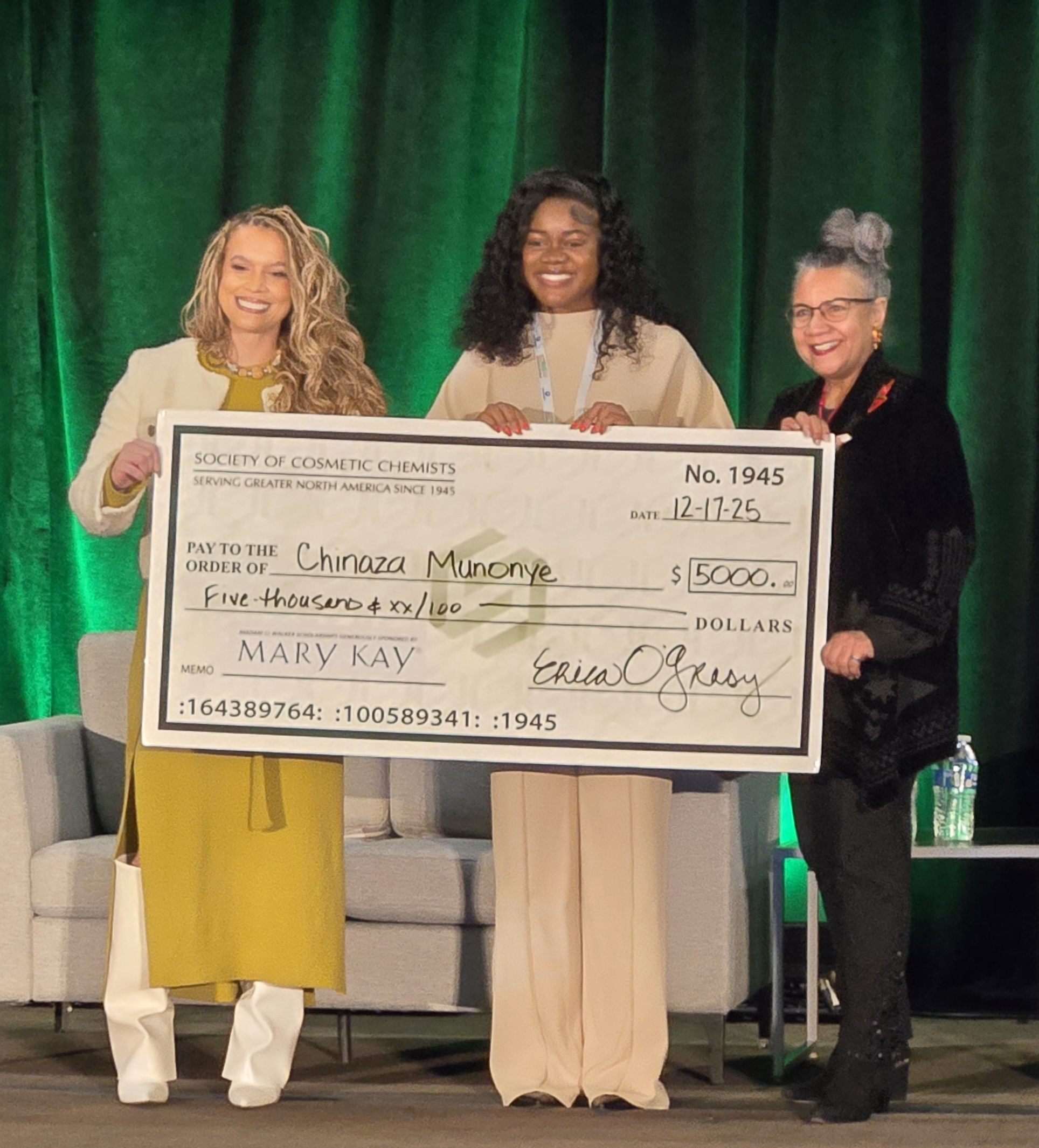 From L: Carissa Dowdy, of Mary Kay (award sponsor); Madam CJ Walker Scholarship winner Chinaza Munonye (of the University of South Florida), and A'Lelia Bundles (Madame CJ Walker's biographer and great-great granddaughter)