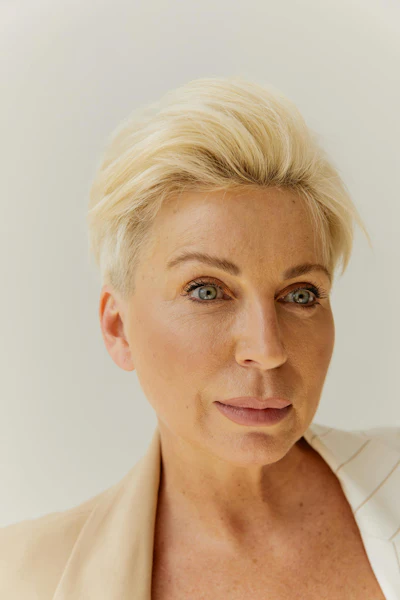 From age 40 onward, concerns such as scalp itchiness, stress related thinning and hair changes tied to perimenopause, menopause and even GLP 1–related hair loss become increasingly common.