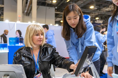 Users take a photo of a scar with a smartphone app. The AI then analyzes the image, classifies the scar into one of 12 types, and determines the appropriate treatment.