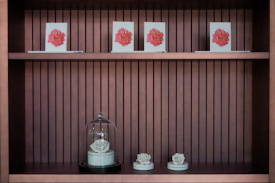 Selected from multiple cross-bred candidates in Meilland's fields in Le Cannet-des-Maures, France, Rose 1926 combines fresh blooming rose notes with facets of passion fruit, pear, peach and Earl Grey tea.